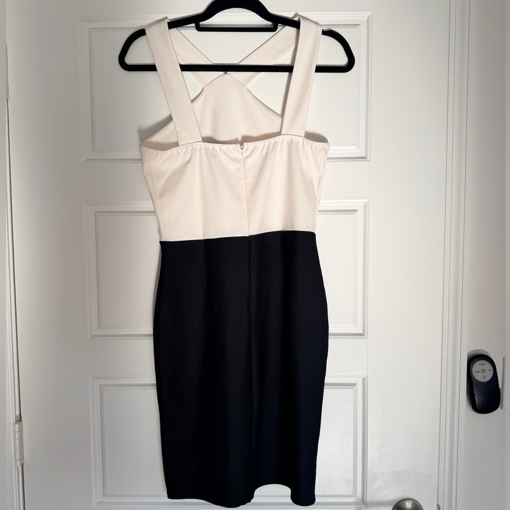 Missguided: Black and White Elegant Dress - Picture 2 of 4